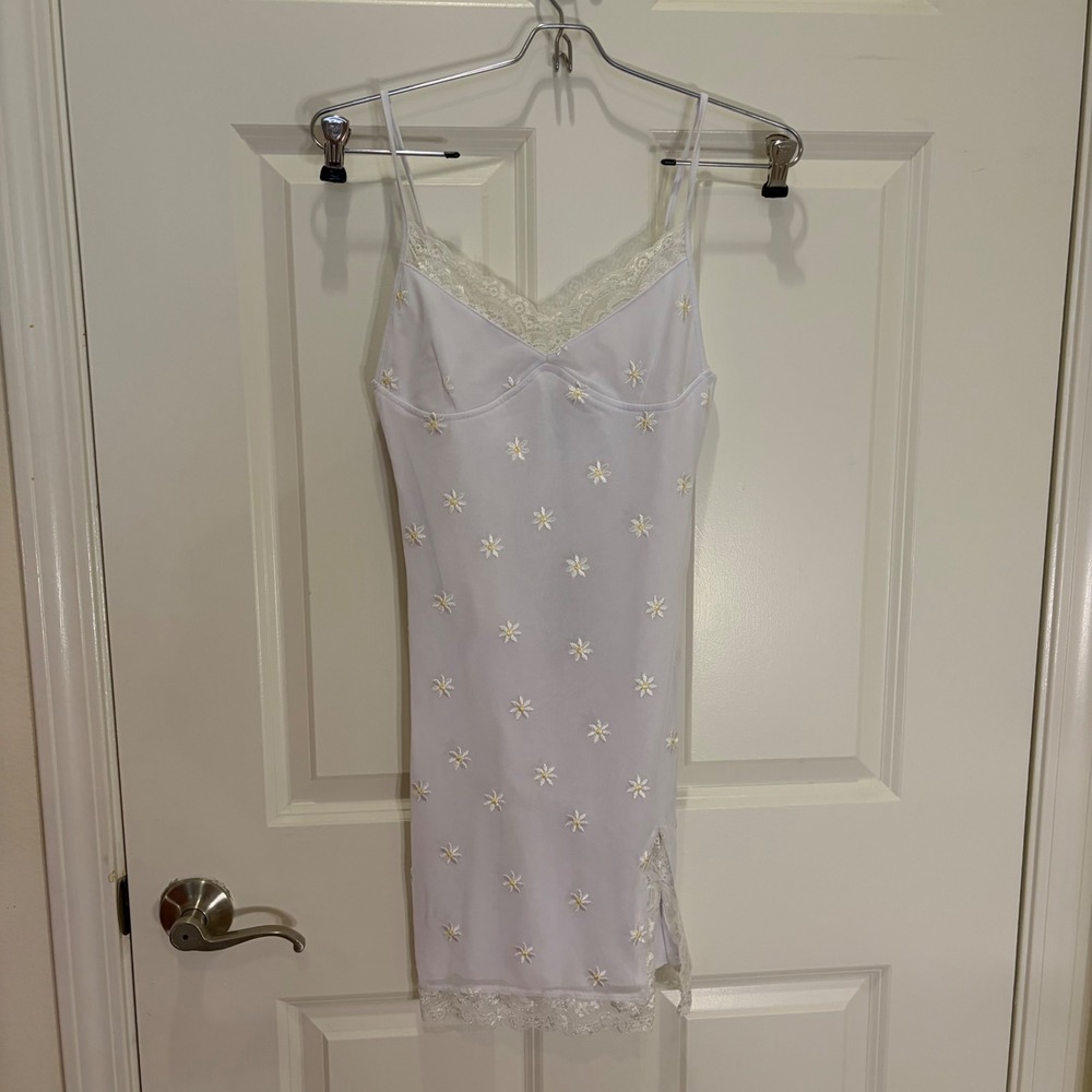Motel Rocks White Daisy Embroidered Lace Trim Mesh Mini Slip Dress XS NEW